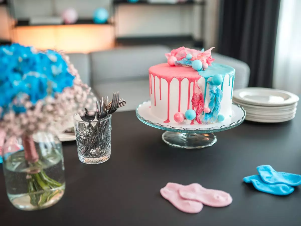 cake for a baby shower