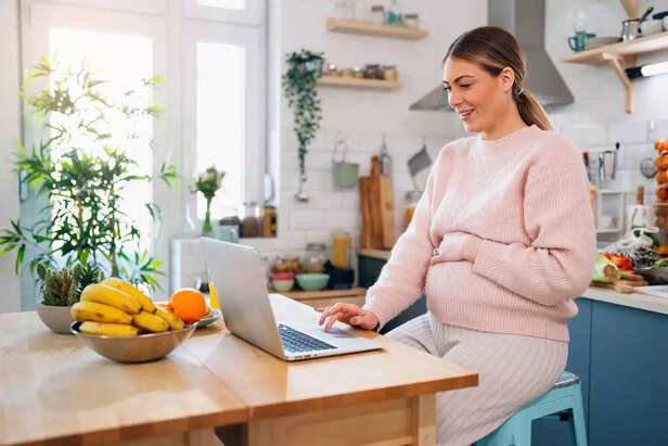 pregnant woman taking childbirth classes