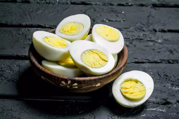 Boiled eggs in bowl.